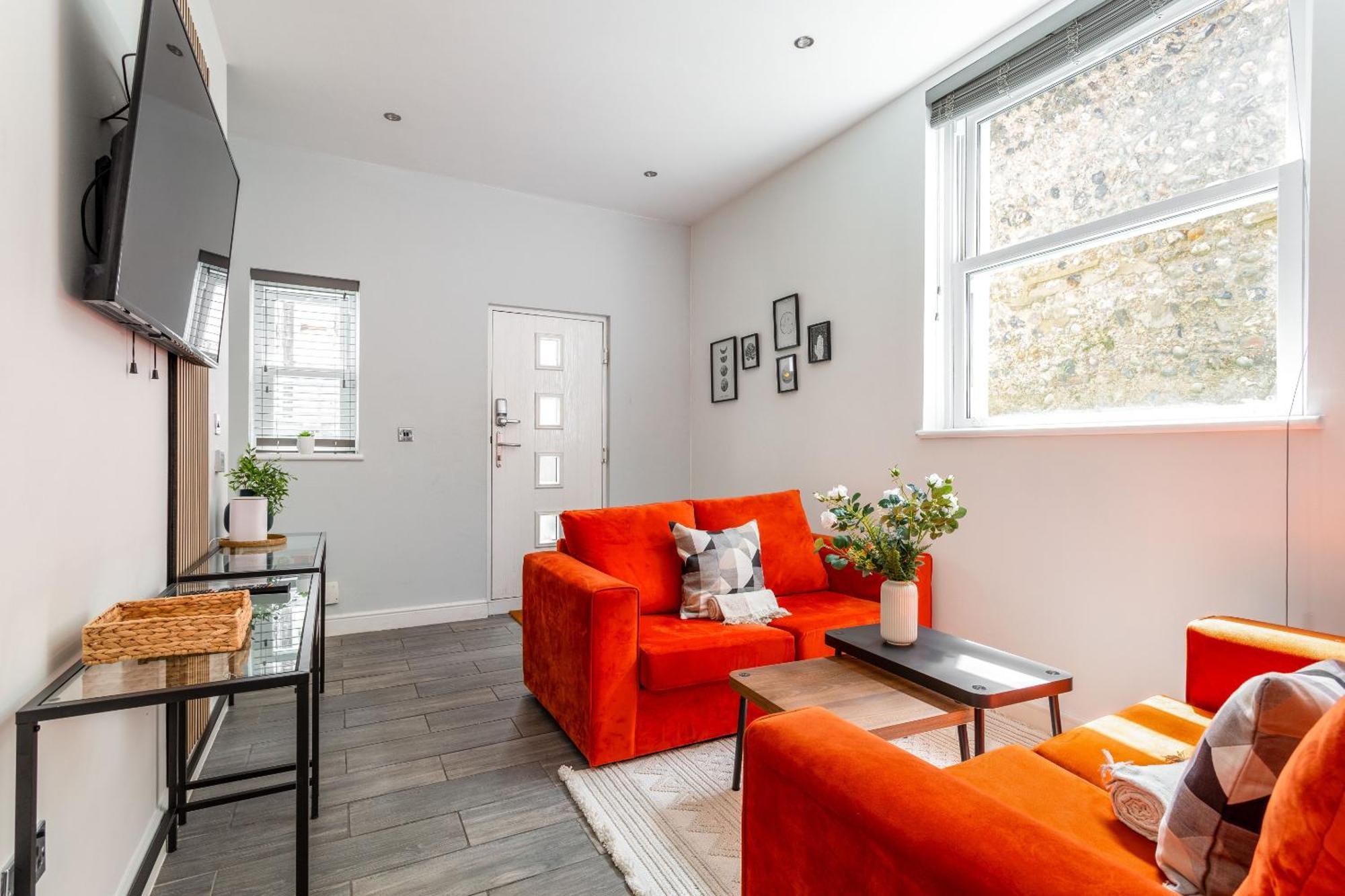 2 Bedroom House By Short Lets & Serviced With Free Wifi & Terrace * Hove